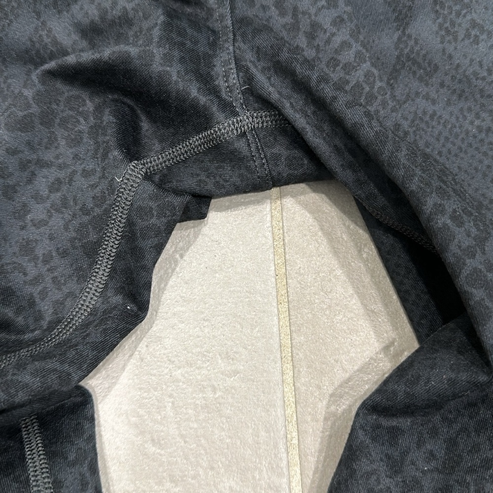 Lululemon pant, size 6 - Picture 7 of 13